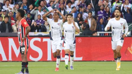 Liga de Quito golea a Palmeiras, cerca de un segundo título de la Copa Libertadores.