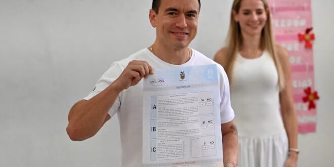 El “No” se impone en el referéndum de Ecuador y frena la reforma constitucional de Noboa